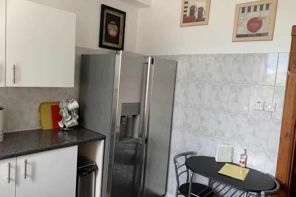 Spacious 2 Bedroom Apartment In Aberdeen City ภายนอก รูปภาพ